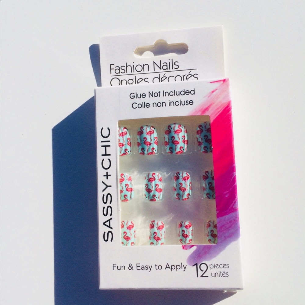 Sassy + Chic 12 pieces fashion nails
